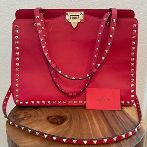 Valentino Garavani Medium Rockstud Handbag in Deep Rose